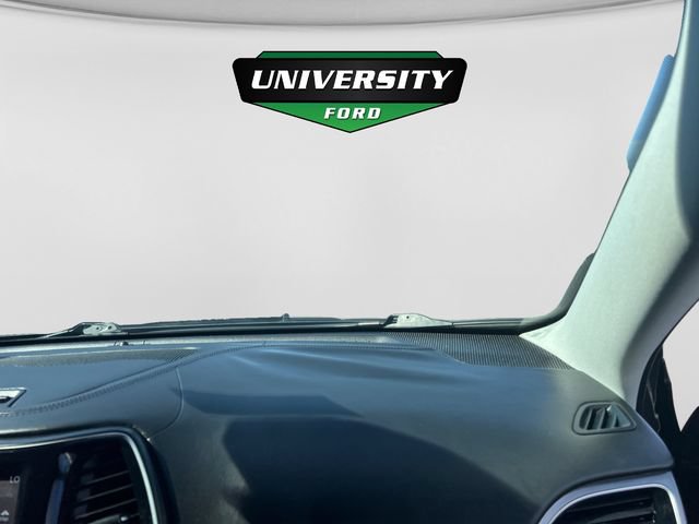 Used 2019 Jeep Cherokee Overland w/ Technology Group AWD/4WD image 35