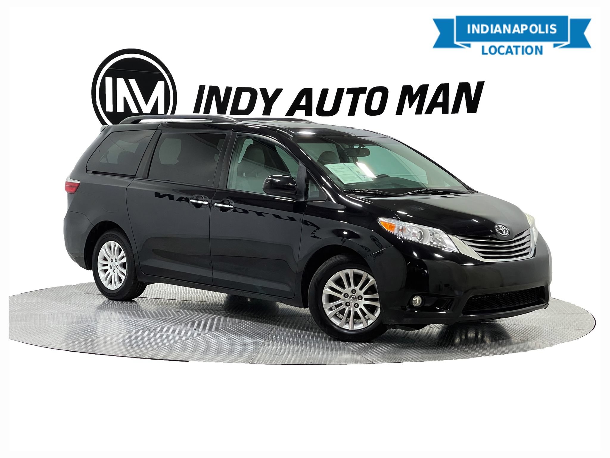 Used 2017 Toyota Sienna XLE w/ XLE Navigation Package FWD image 1