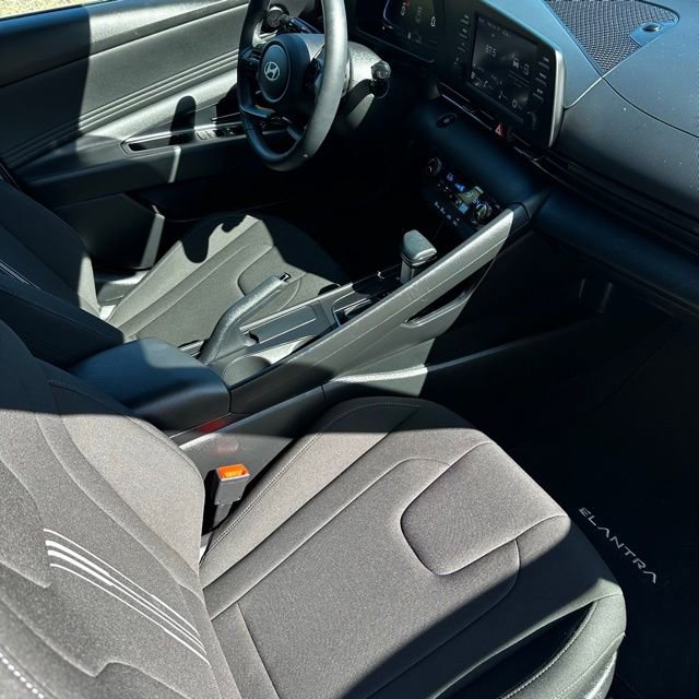 Certified 2025 Hyundai Elantra Sport FWD image 20