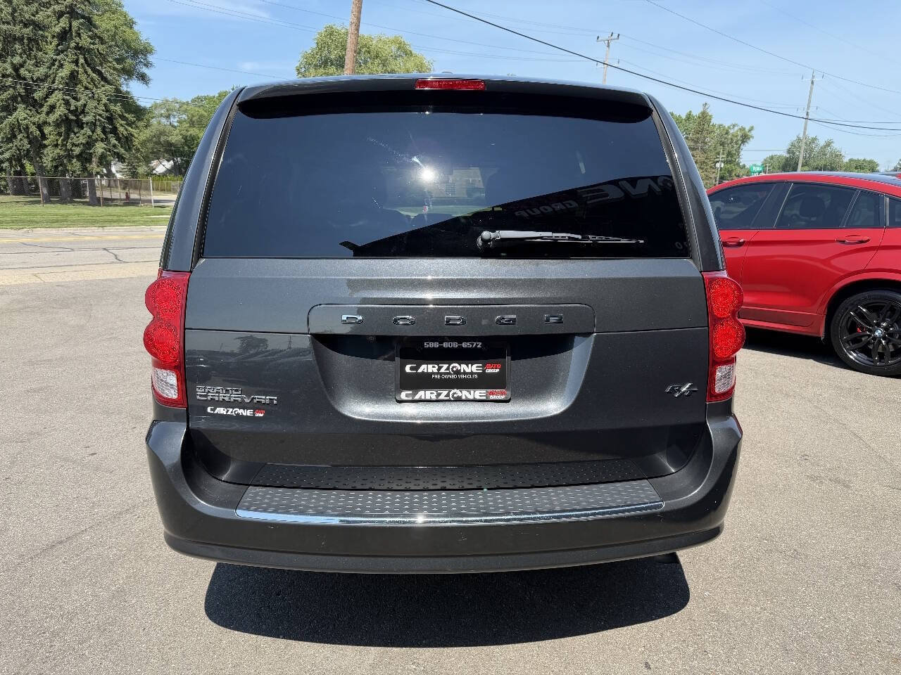 Used 2011 Dodge Grand Caravan R/T w/ Entertainment Group 1 FWD image 5