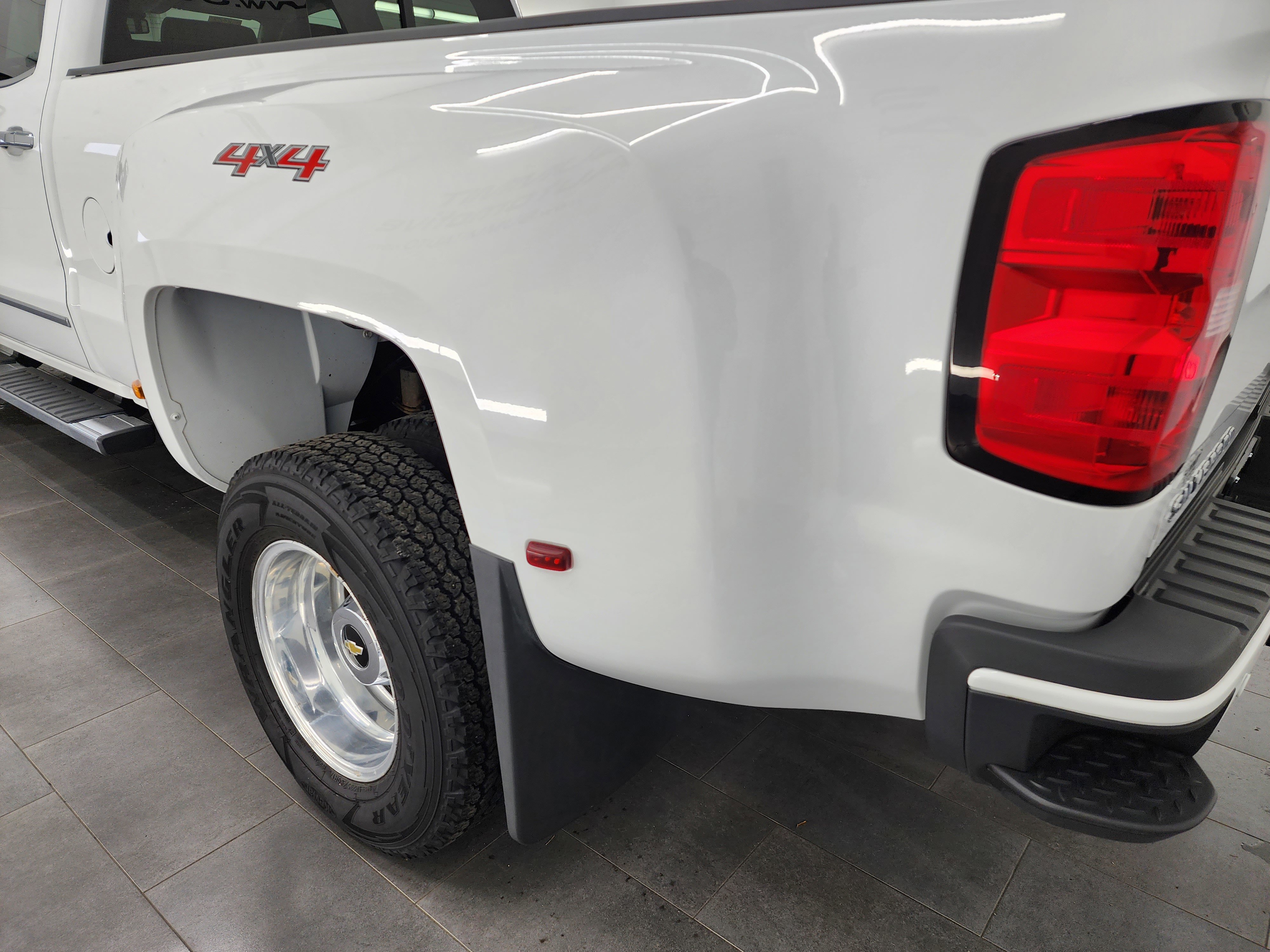 Used 2018 Chevrolet Silverado 3500 High Country w/ Duramax Plus Package image 29