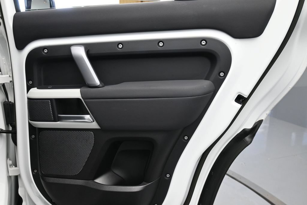 Used 2023 Land Rover Defender 110 X-Dynamic SE AWD/4WD image 25