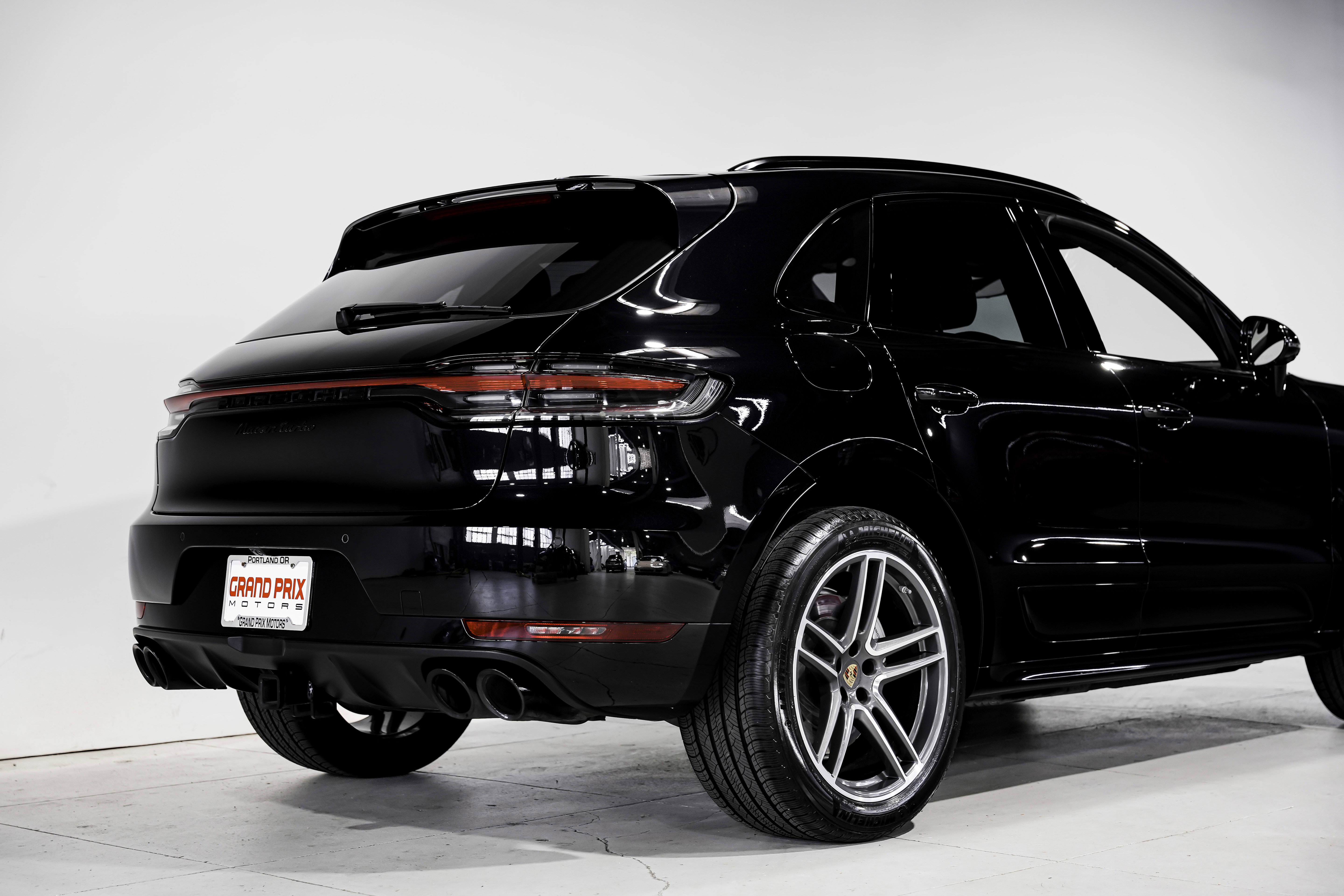 Used 2020 Porsche Macan Turbo image 40