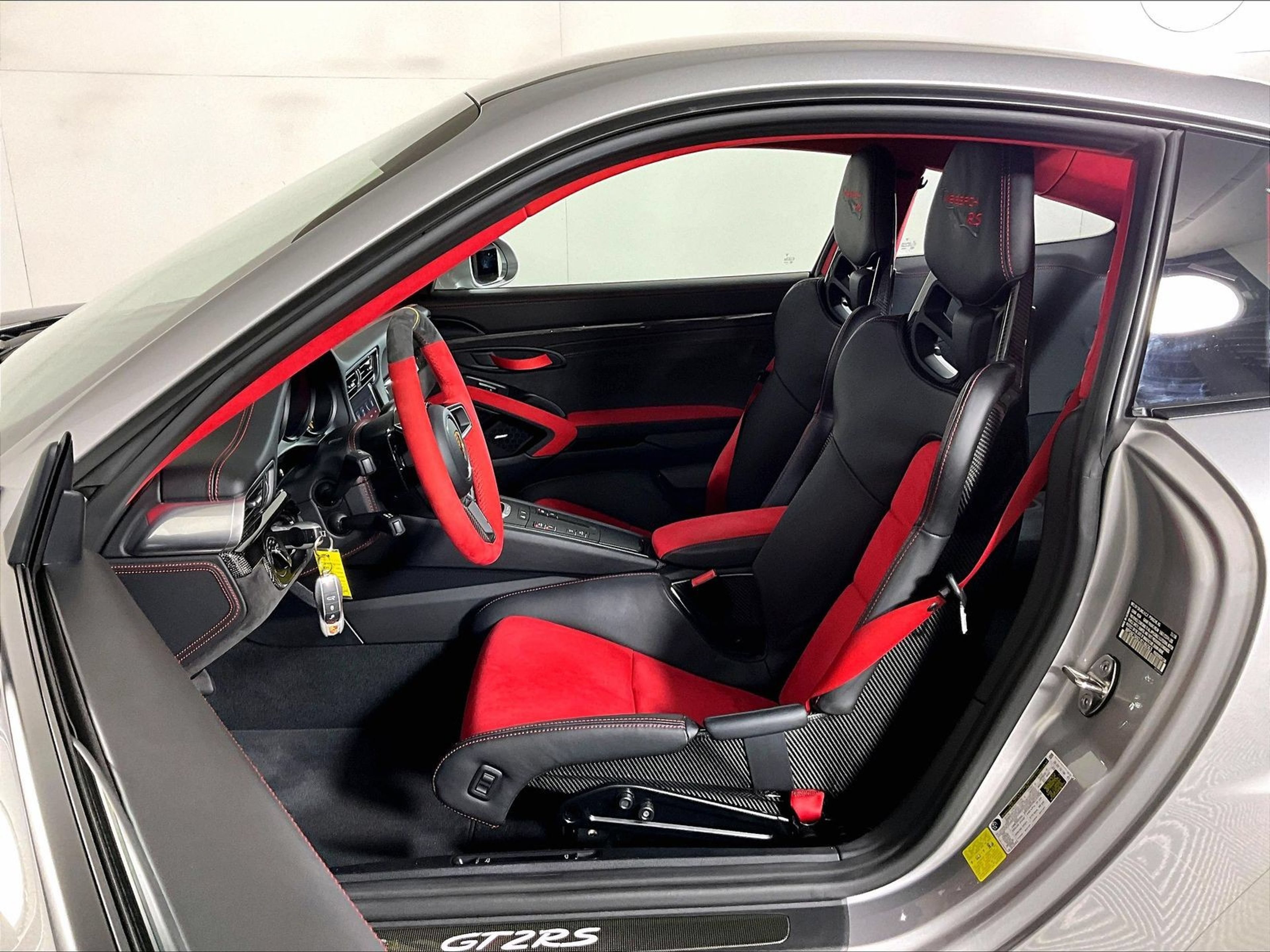 Certified 2018 Porsche 911 GT2 RS RWD image 5