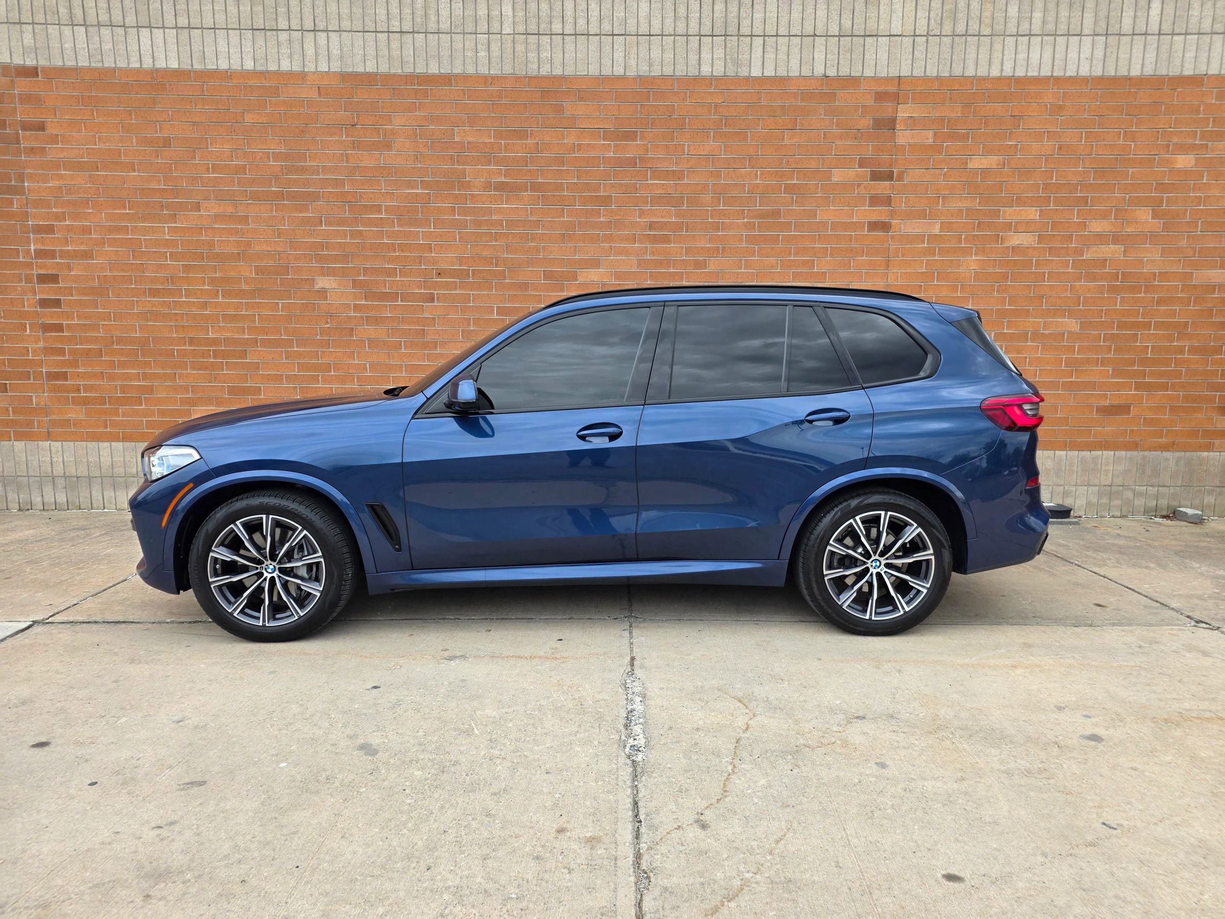 Used 2019 BMW X5 xDrive50i w/ M Sport Package AWD/4WD image 5