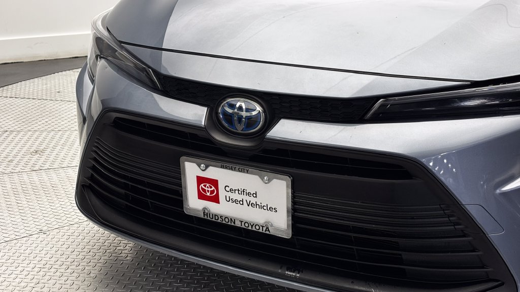 Certified 2024 Toyota Corolla LE AWD/4WD image 2