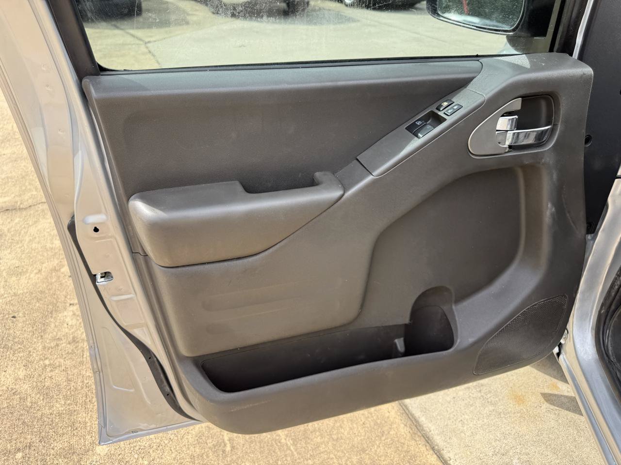 Used 2017 Nissan Frontier SV RWD image 9