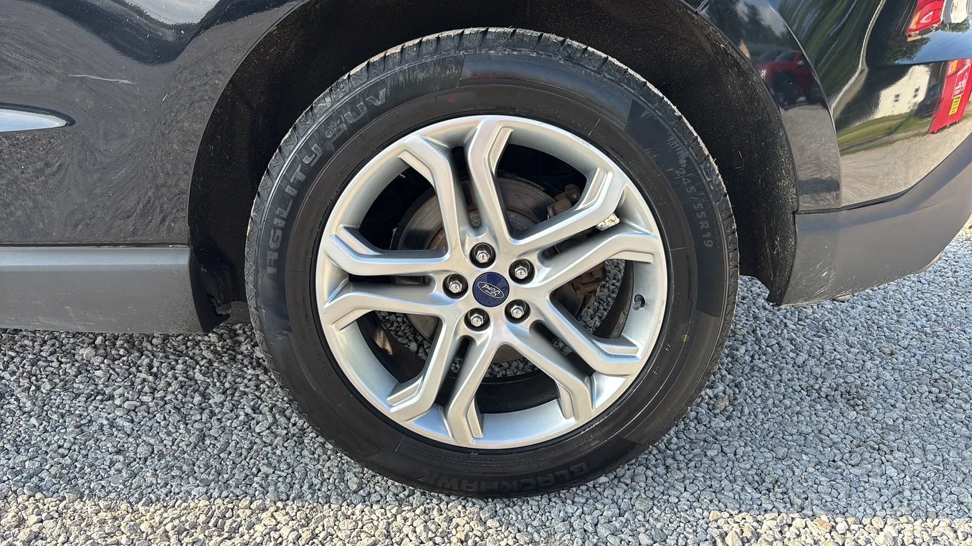 Used 2018 Ford Edge Titanium AWD/4WD image 2