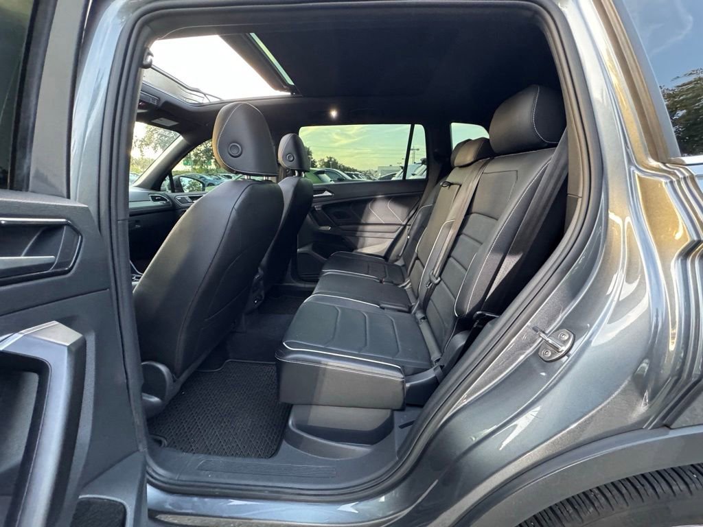 Used 2022 Volkswagen Tiguan SEL R-Line AWD/4WD image 12