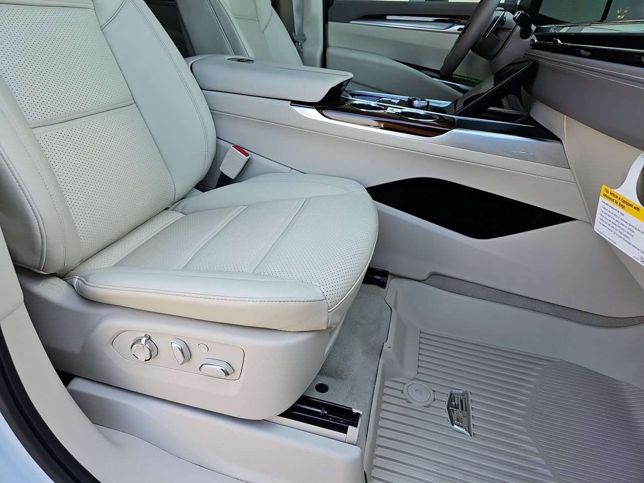 New 2026 Cadillac Escalade Platinum Sport w/ LPO, ONYX Package AWD/4WD image 10
