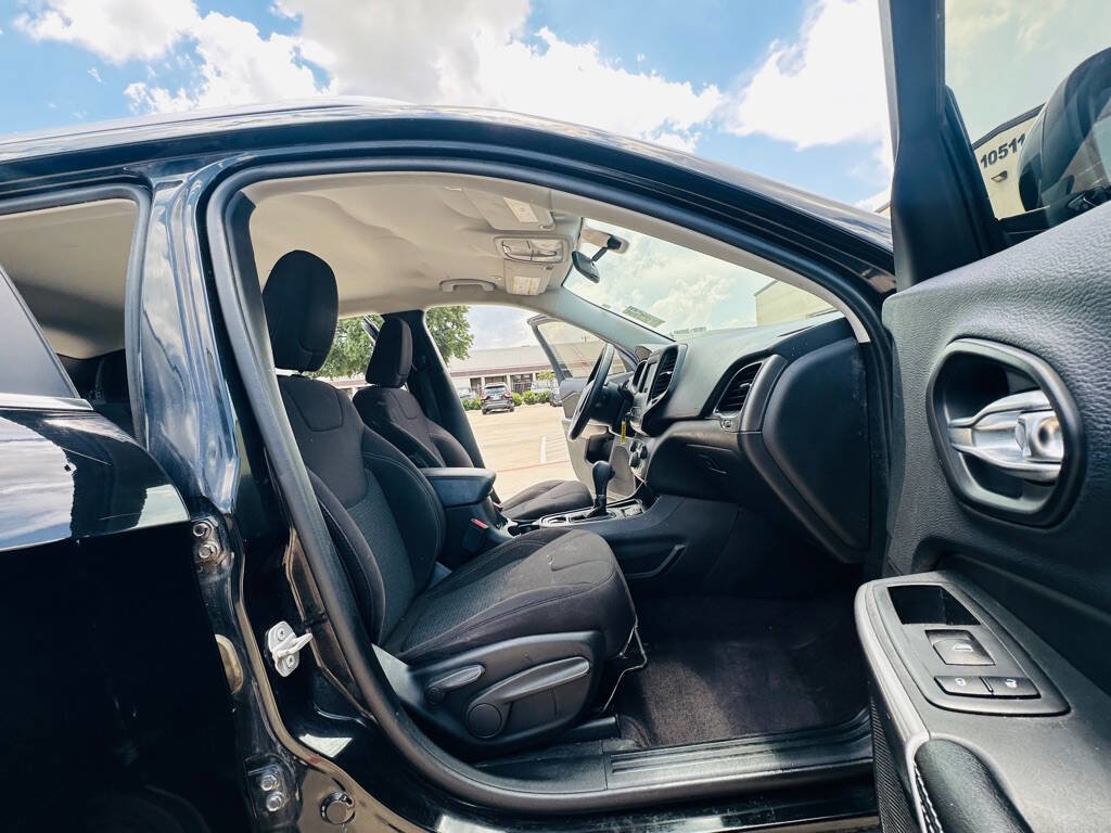 Used 2019 Jeep Cherokee Latitude w/ Popular Appearance Group FWD image 21