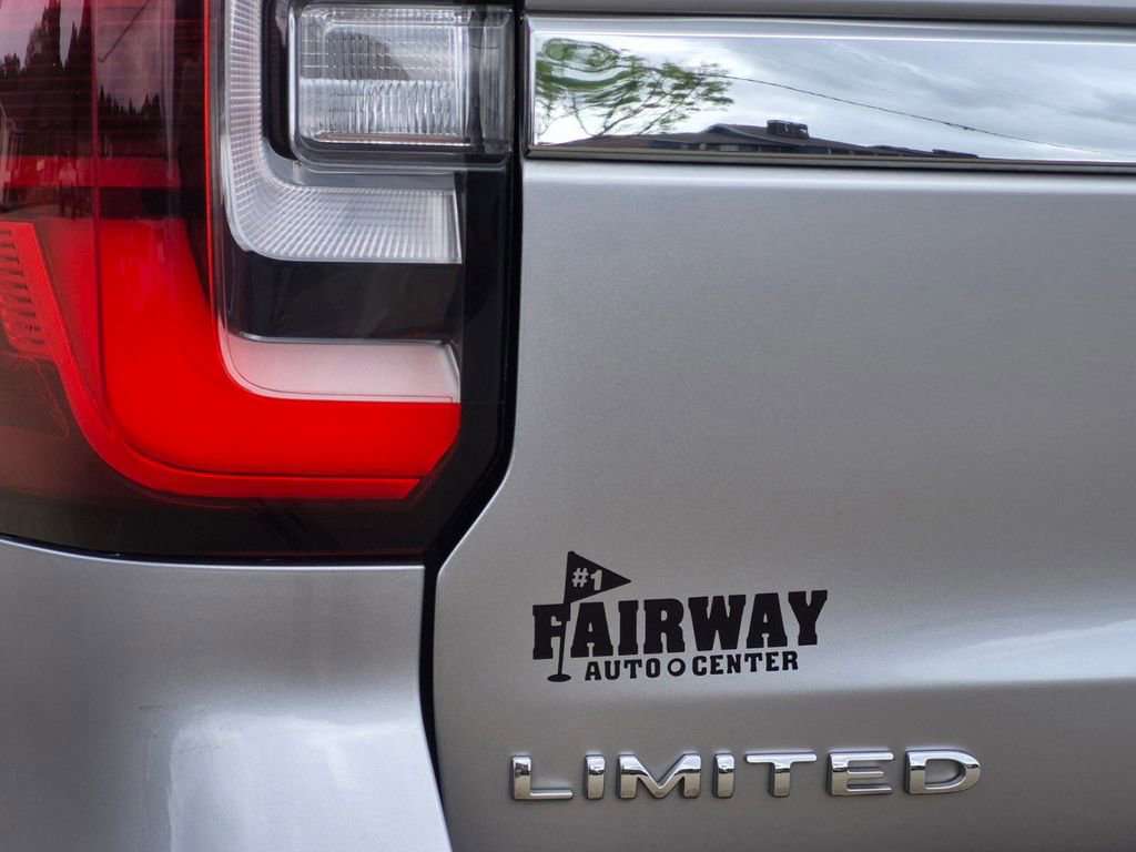 Used 2024 Ford Expedition Limited AWD/4WD image 10