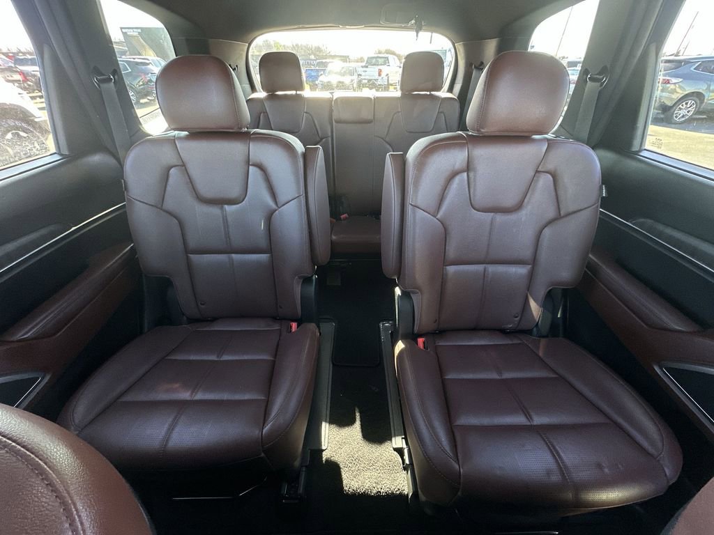 Used 2024 Kia Telluride EX w/ EX Captain's Chair Package image 23