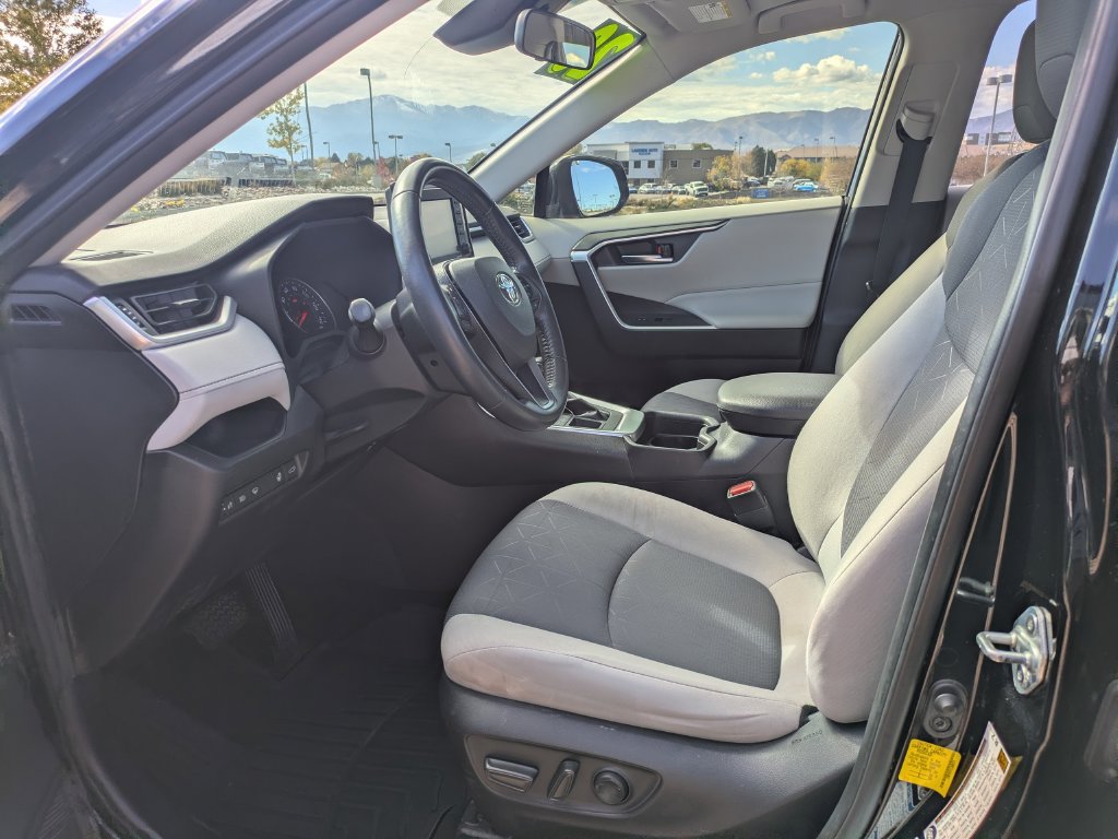 Used 2020 Toyota RAV4 XLE w/ Convenience Package AWD/4WD image 13