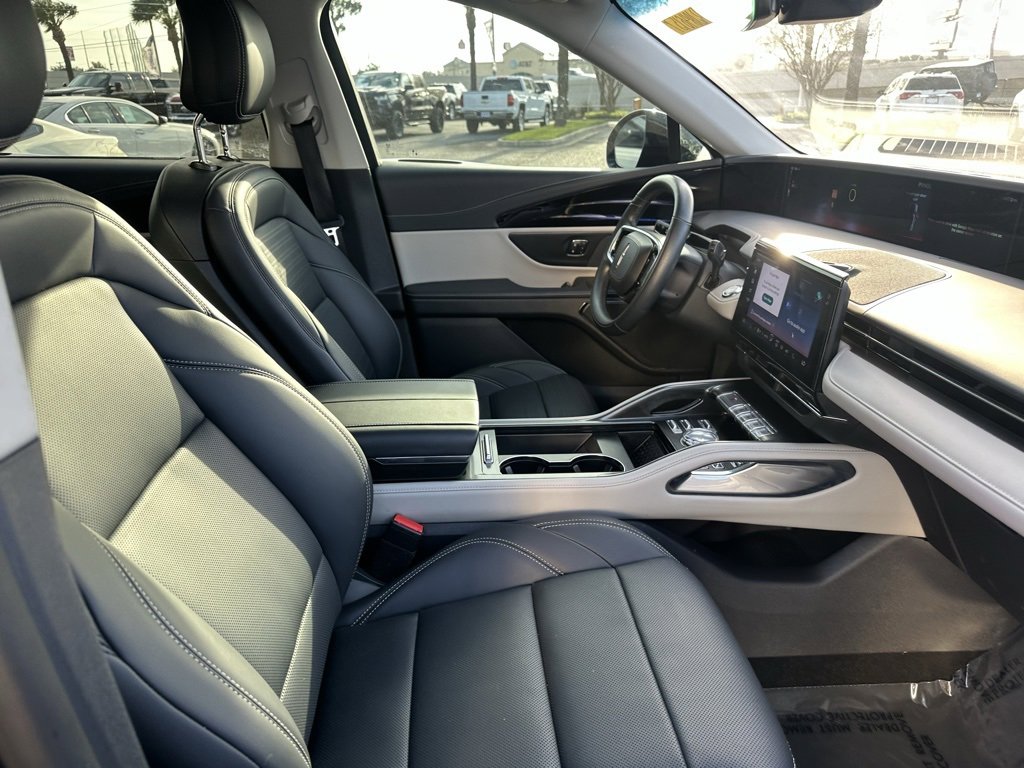 Used 2024 Lincoln Nautilus Premier image 22