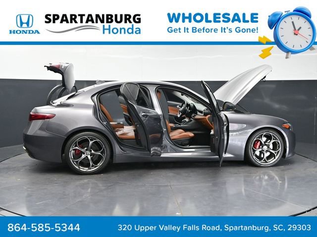 Used 2017 Alfa Romeo Giulia Ti w/ TI 19" Sport Package RWD image 40