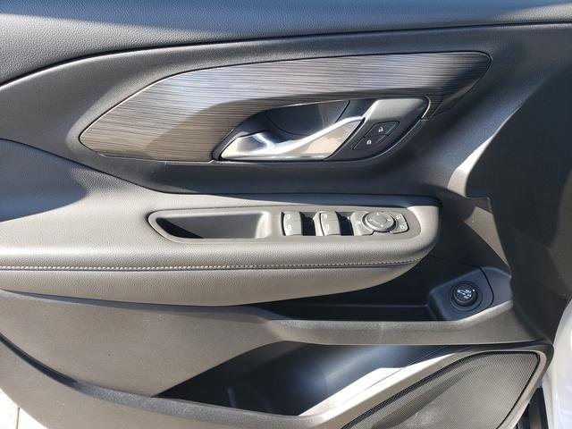 Used 2023 GMC Terrain SLE w/ Driver Convenience Package image 11