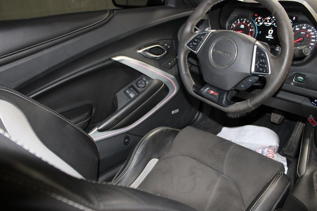 Used 2018 Chevrolet Camaro SS RWD image 29