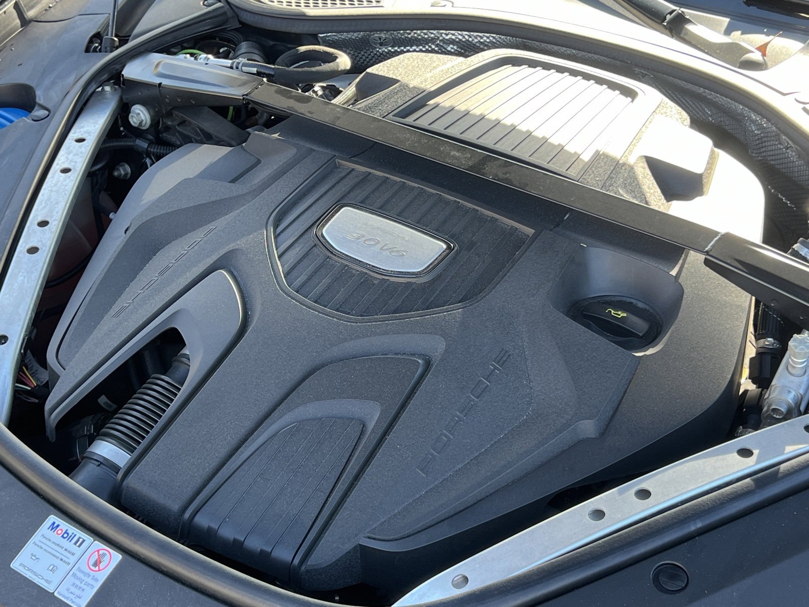 Certified 2020 Porsche Panamera Edition image 34