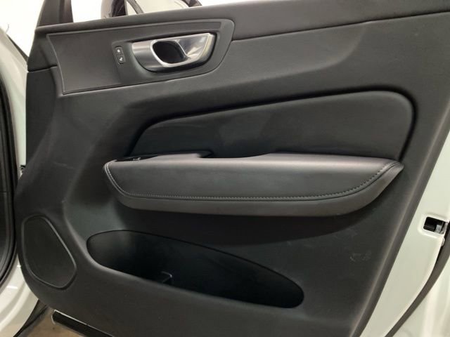 Used 2025 Volvo XC60 B5 Core image 77