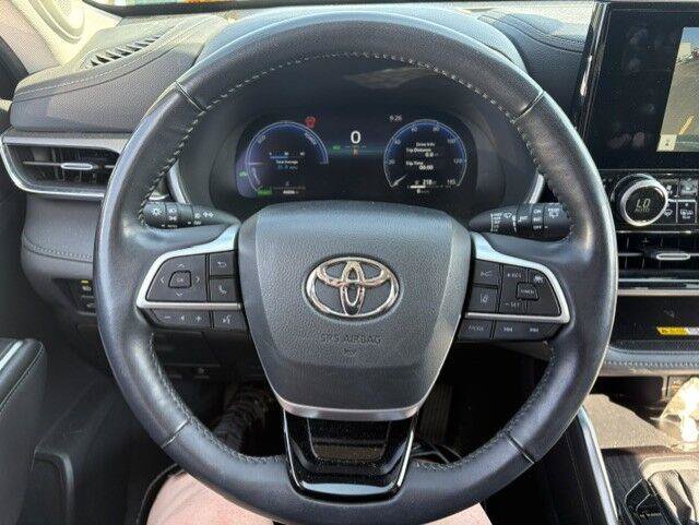 Used 2023 Toyota Highlander Limited AWD/4WD image 17