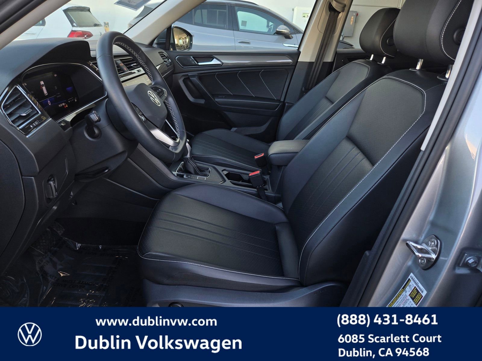 Certified 2022 Volkswagen Tiguan SE w/ Panoramic Sunroof Package image 18