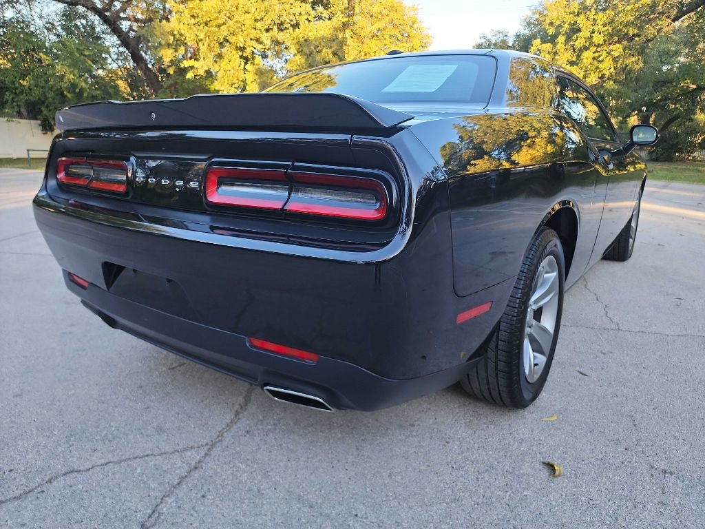 Used 2019 Dodge Challenger SXT image 8