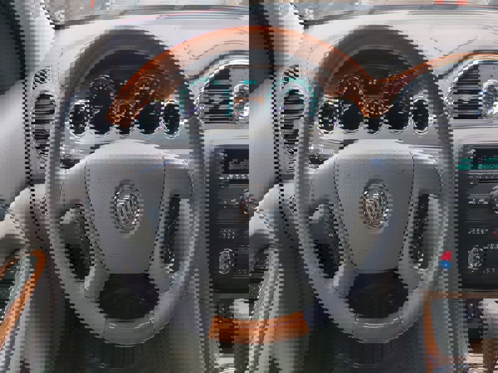 Used 2011 Buick Enclave CXL image 22