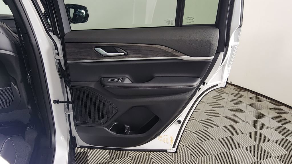 New 2025 Jeep Grand Cherokee Limited image 31