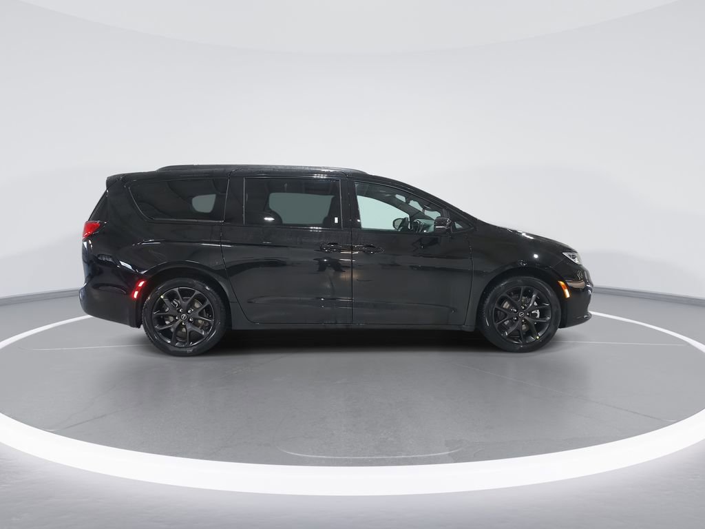 New 2026 Chrysler Pacifica Select w/ S Appearance Package image 9