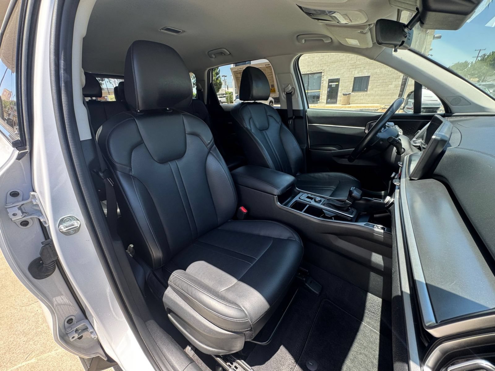Used 2024 Kia Sorento S FWD image 38