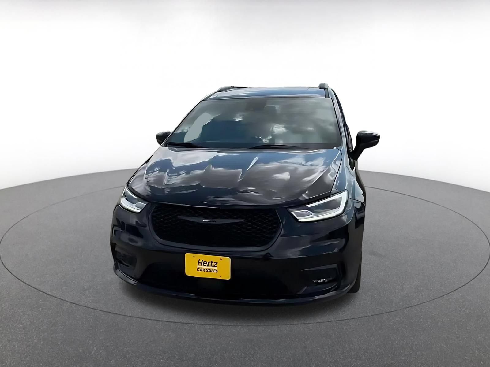 Used 2025 Chrysler Pacifica Limited FWD image 3