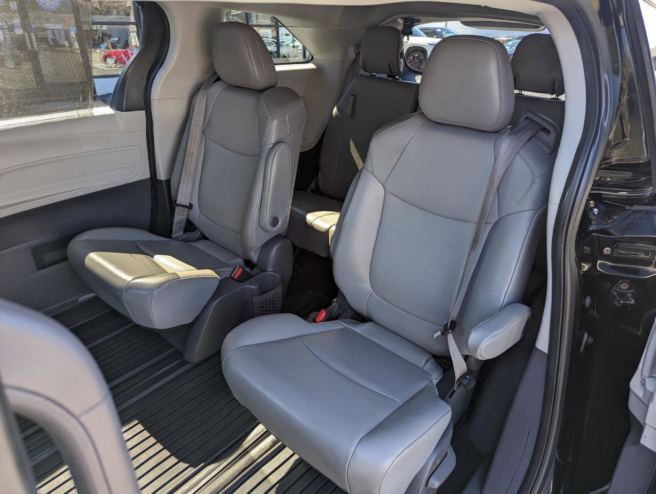 Used 2021 Toyota Sienna XLE image 38