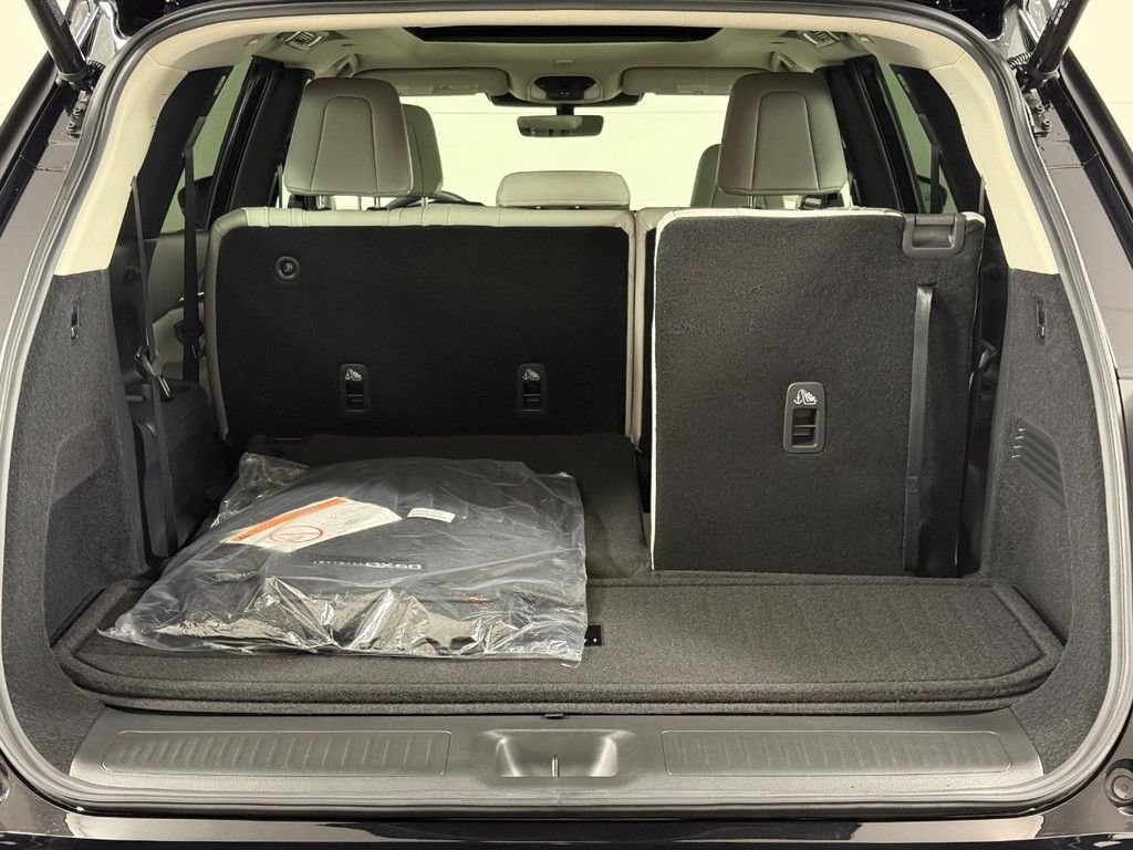 Certified 2026 INFINITI QX60 Luxe w/ Cargo Package AWD/4WD image 7