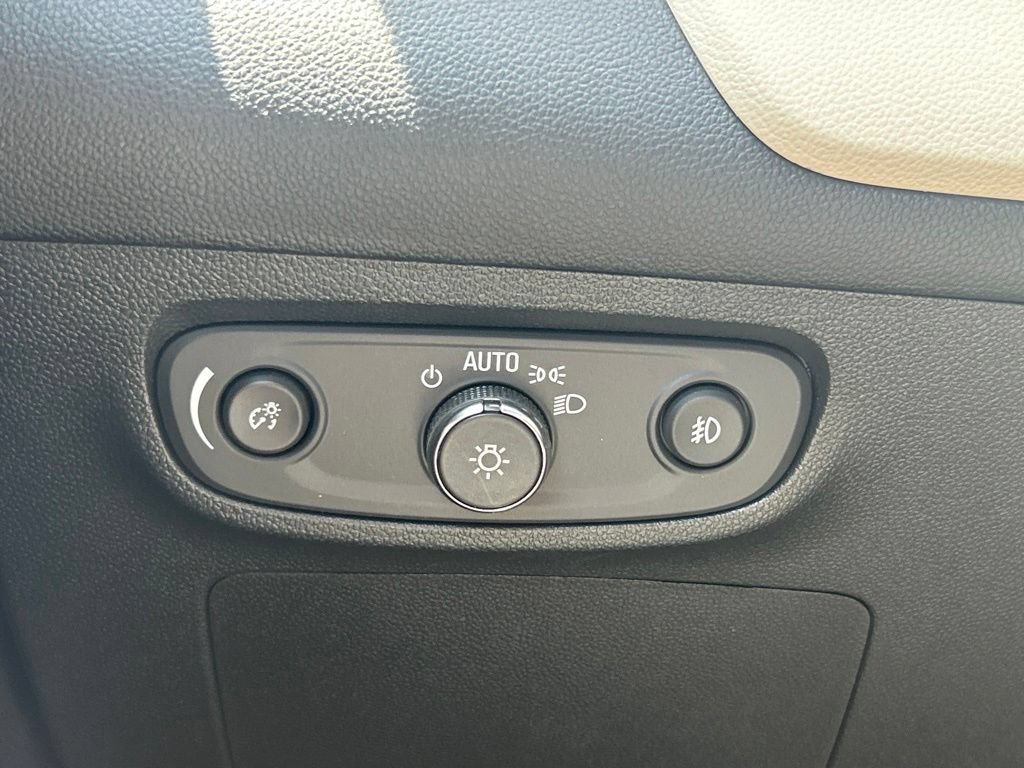 Used 2021 Buick Encore GX Essence w/ Experience Buick Package AWD/4WD image 9