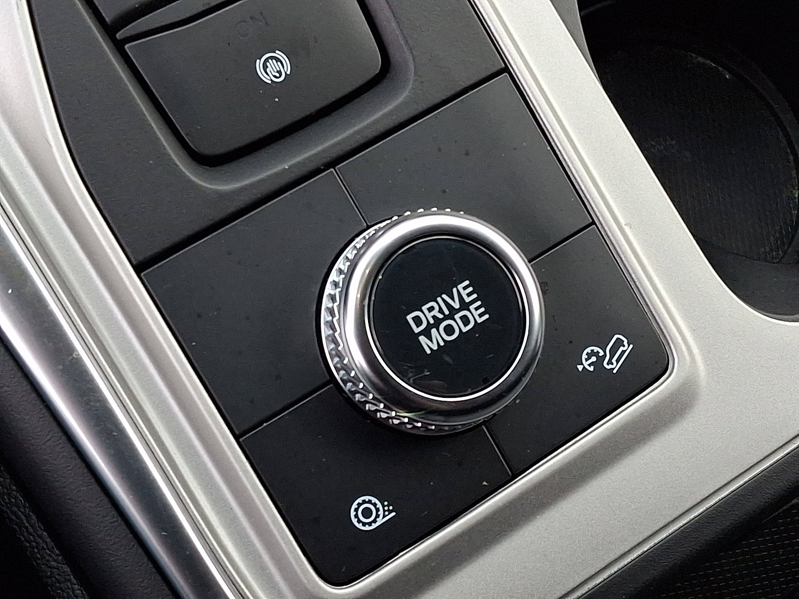 Certified 2023 Ford Explorer XLT w/ Equipment Group 202A image 26