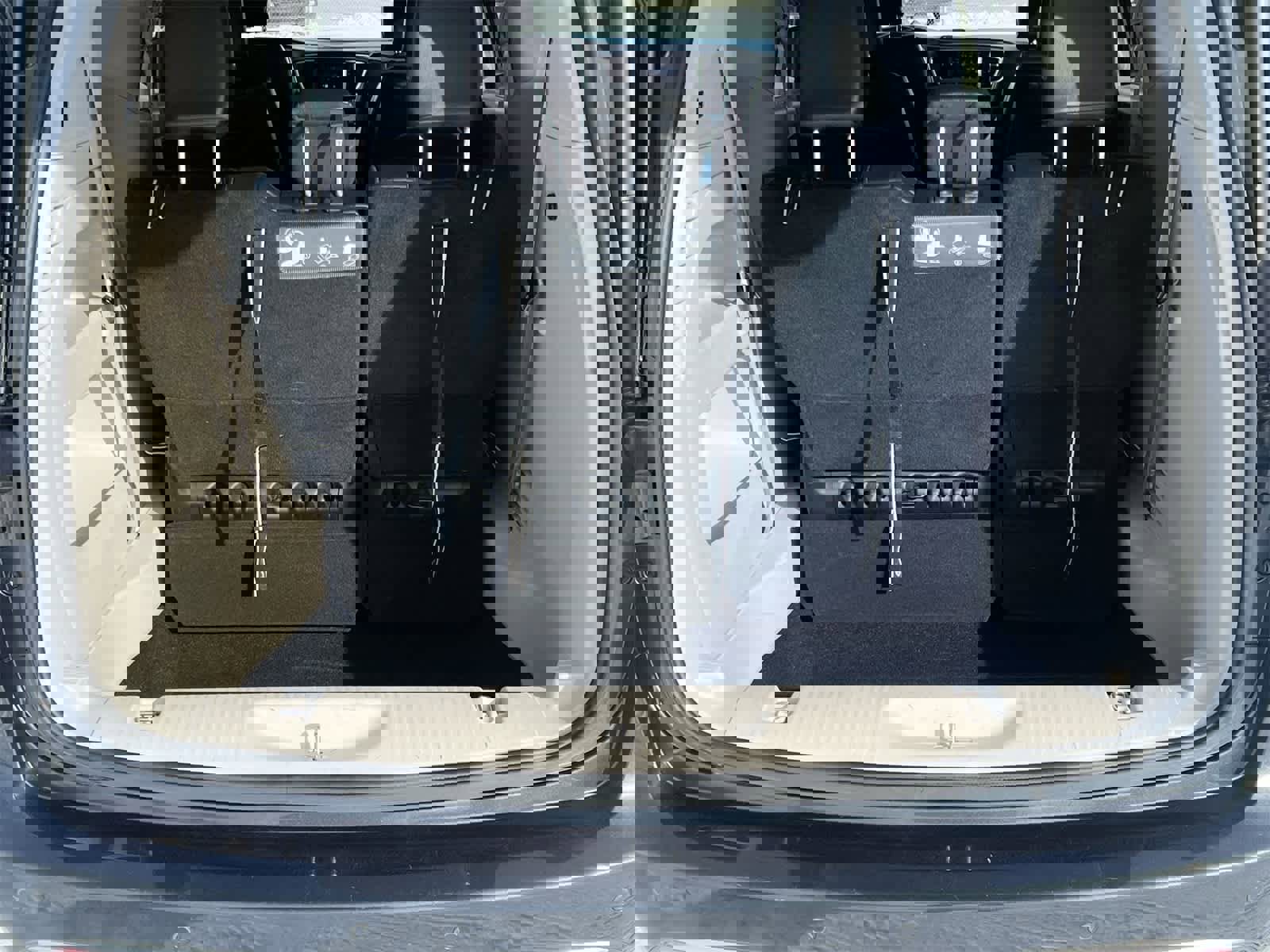 Used 2019 Chrysler Pacifica Touring-L image 35