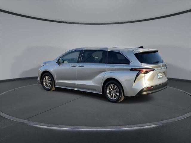 Certified 2023 Toyota Sienna XLE image 6