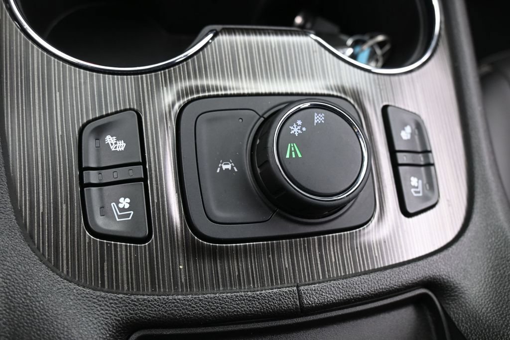Used 2023 GMC Acadia SLT w/ Technology Package FWD image 32