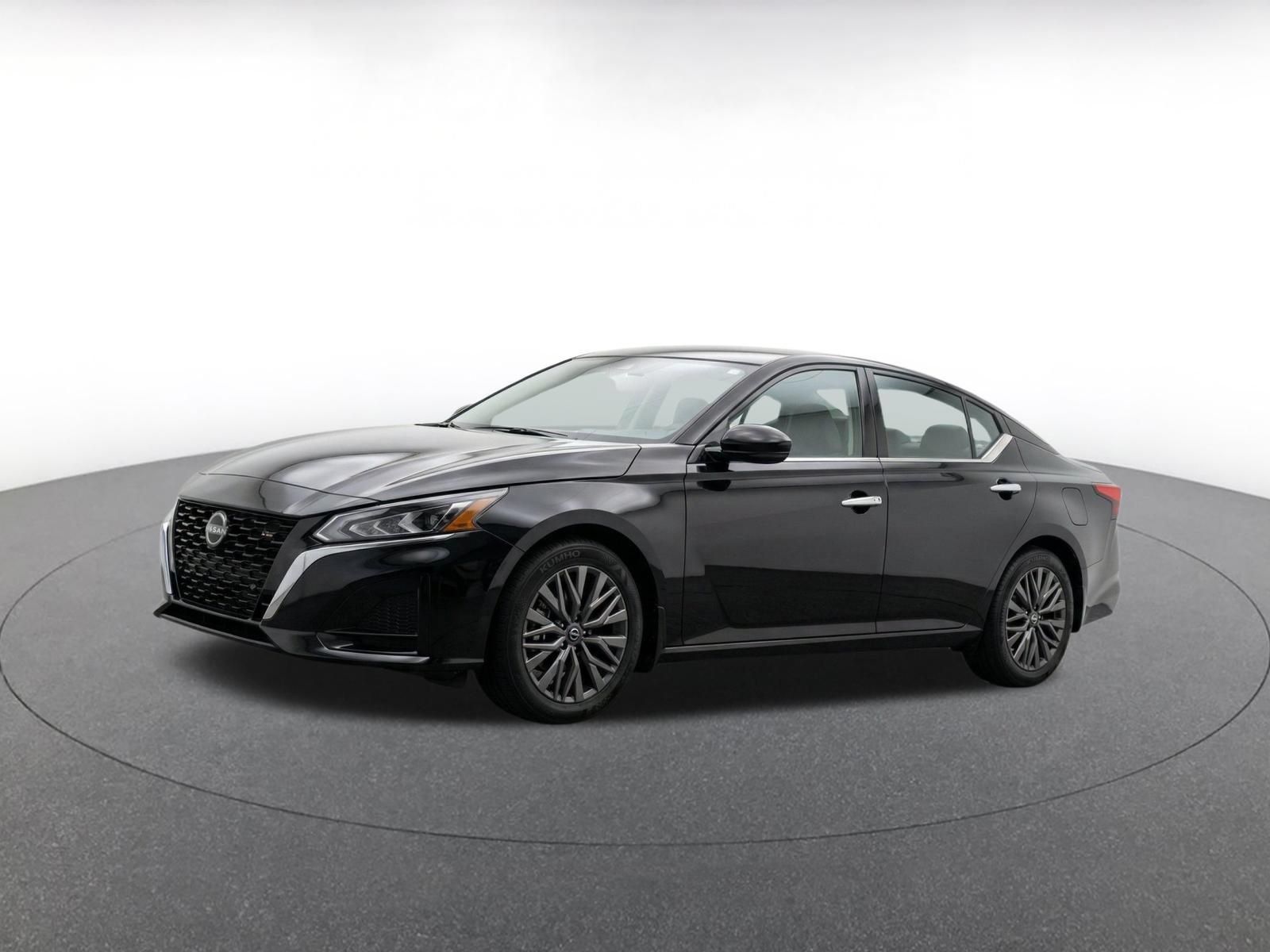 Used 2025 Nissan Altima 2.5 SV FWD image 3