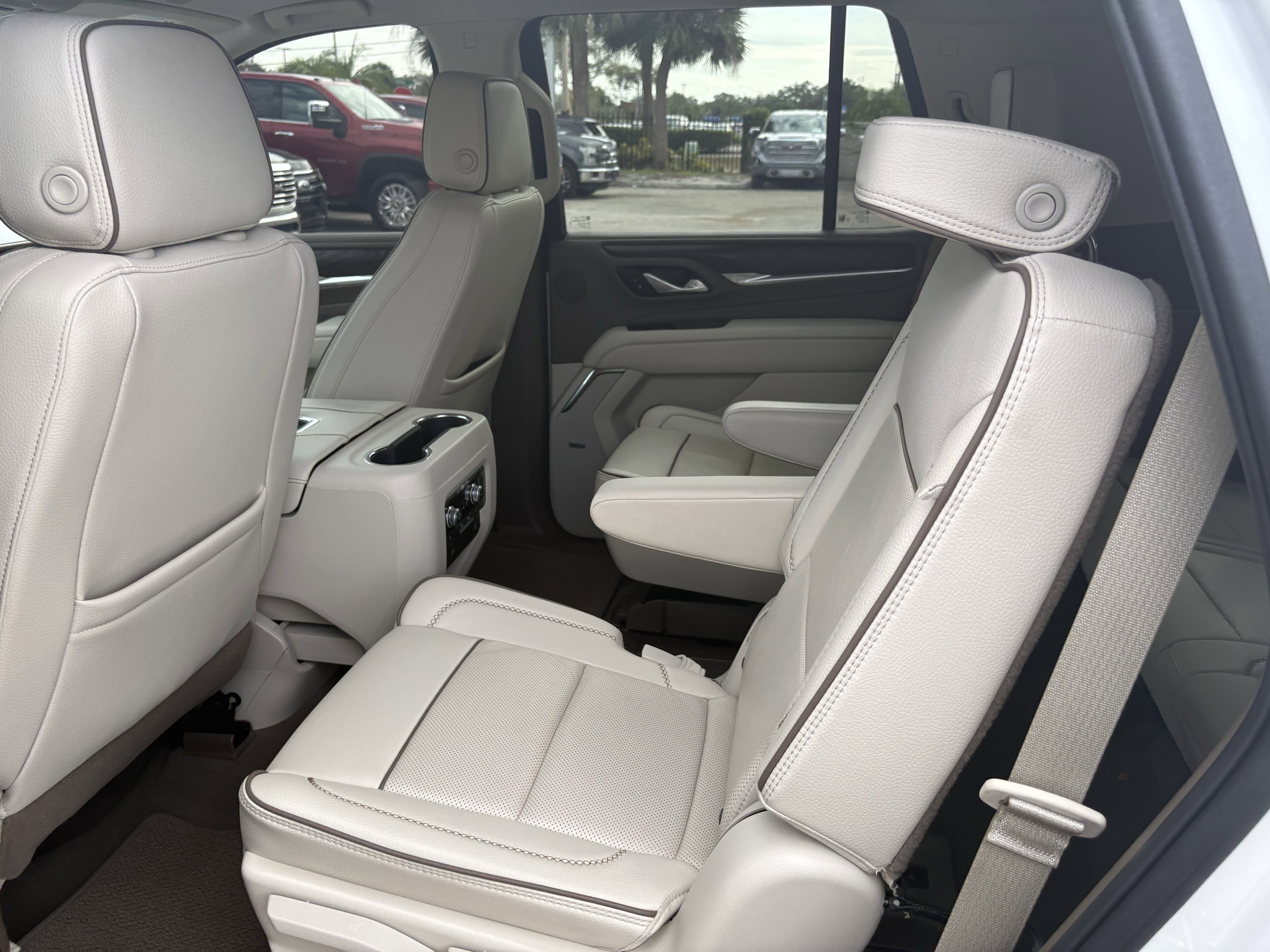 Used 2024 GMC Yukon Denali image 9