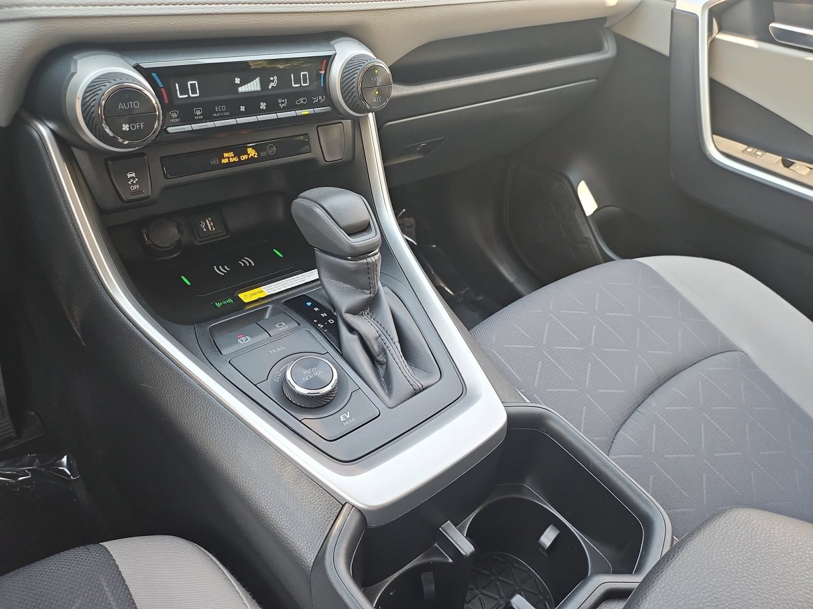 Used 2024 Toyota RAV4 XLE w/ Convenience Package AWD/4WD image 24