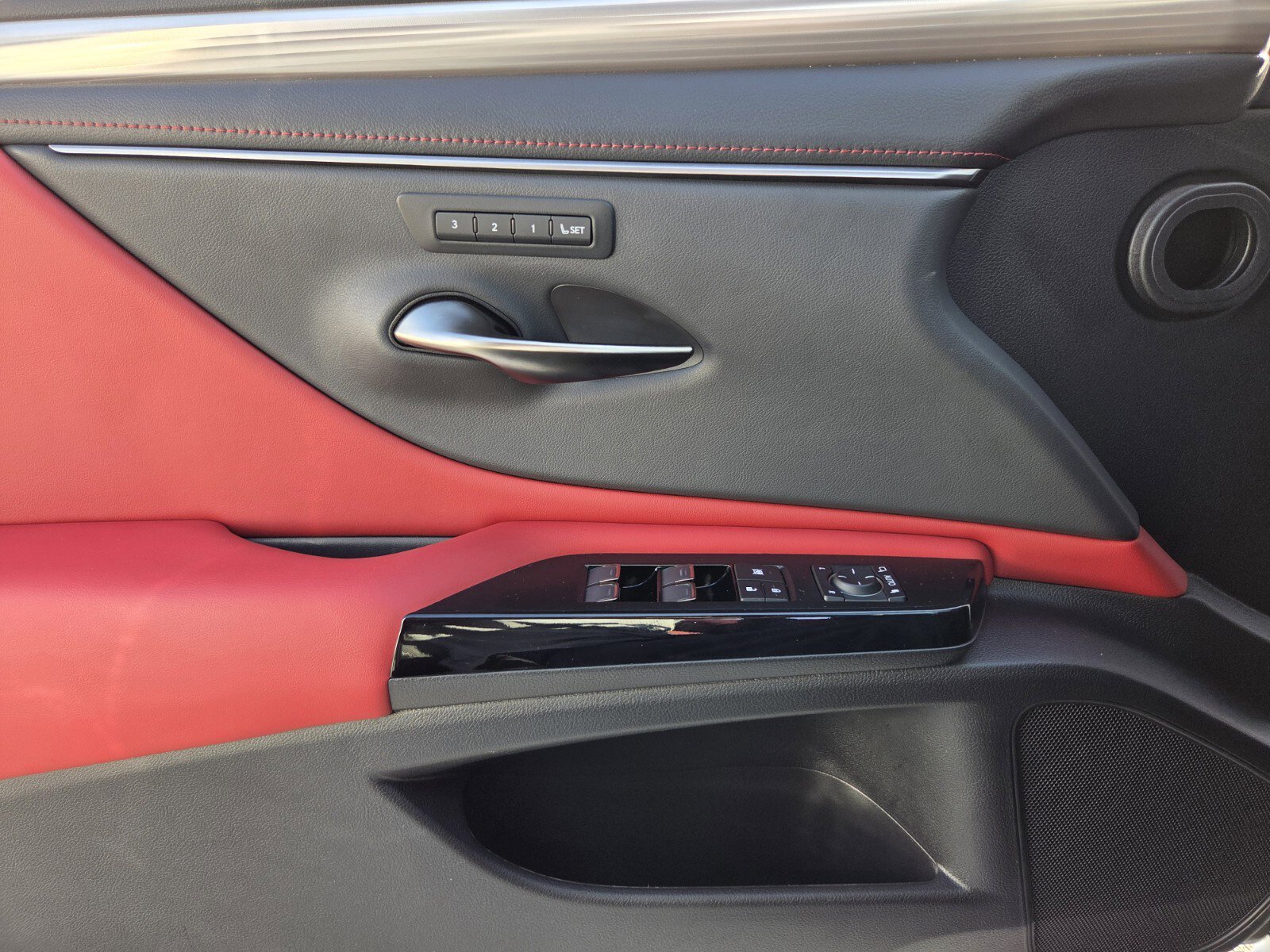 Used 2023 Lexus ES 350 F Sport w/ Accessory Package (Z2) image 21