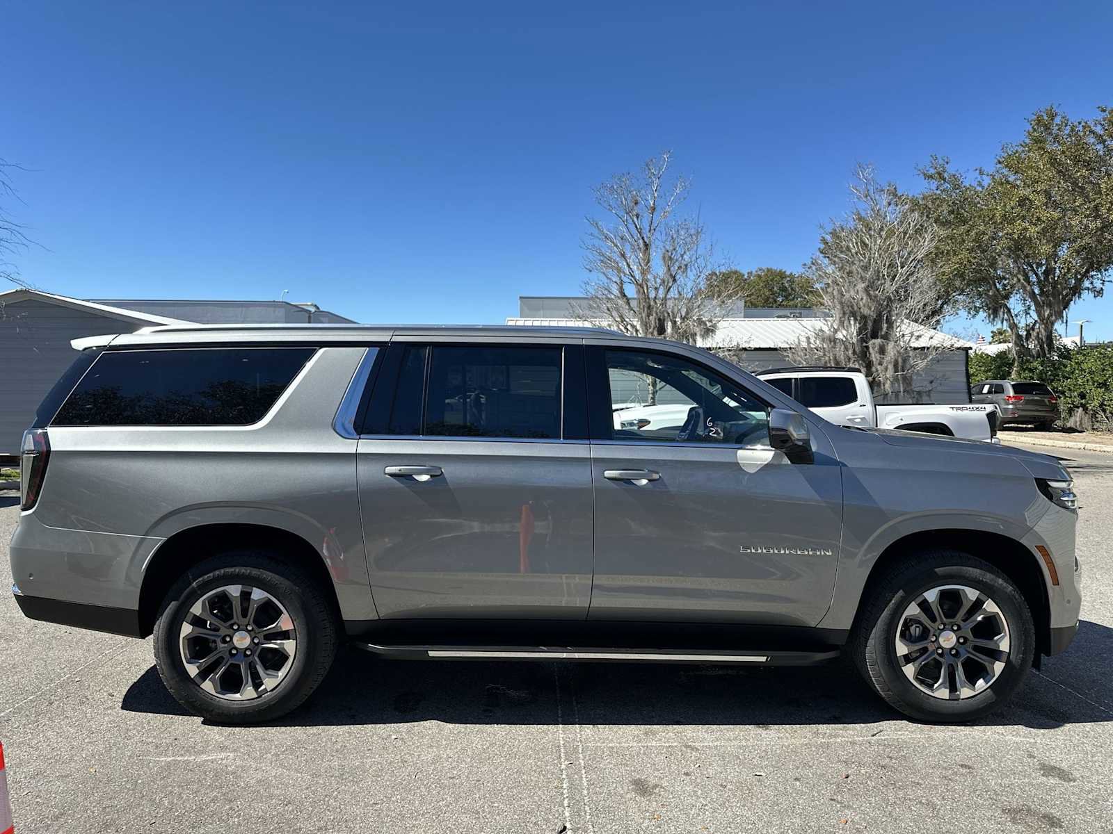 New 2026 Chevrolet Suburban LT w/ Comfort Package image 7