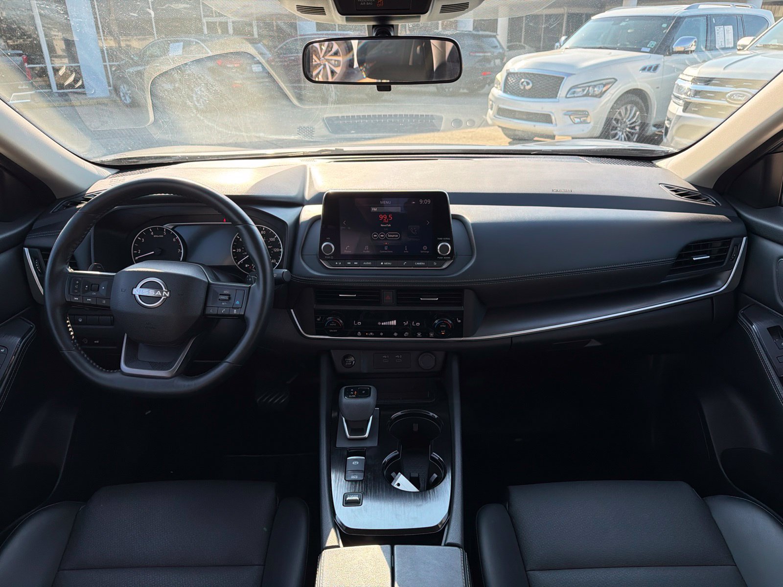 Used 2025 Nissan Rogue SV w/ SV Premium Package FWD image 9