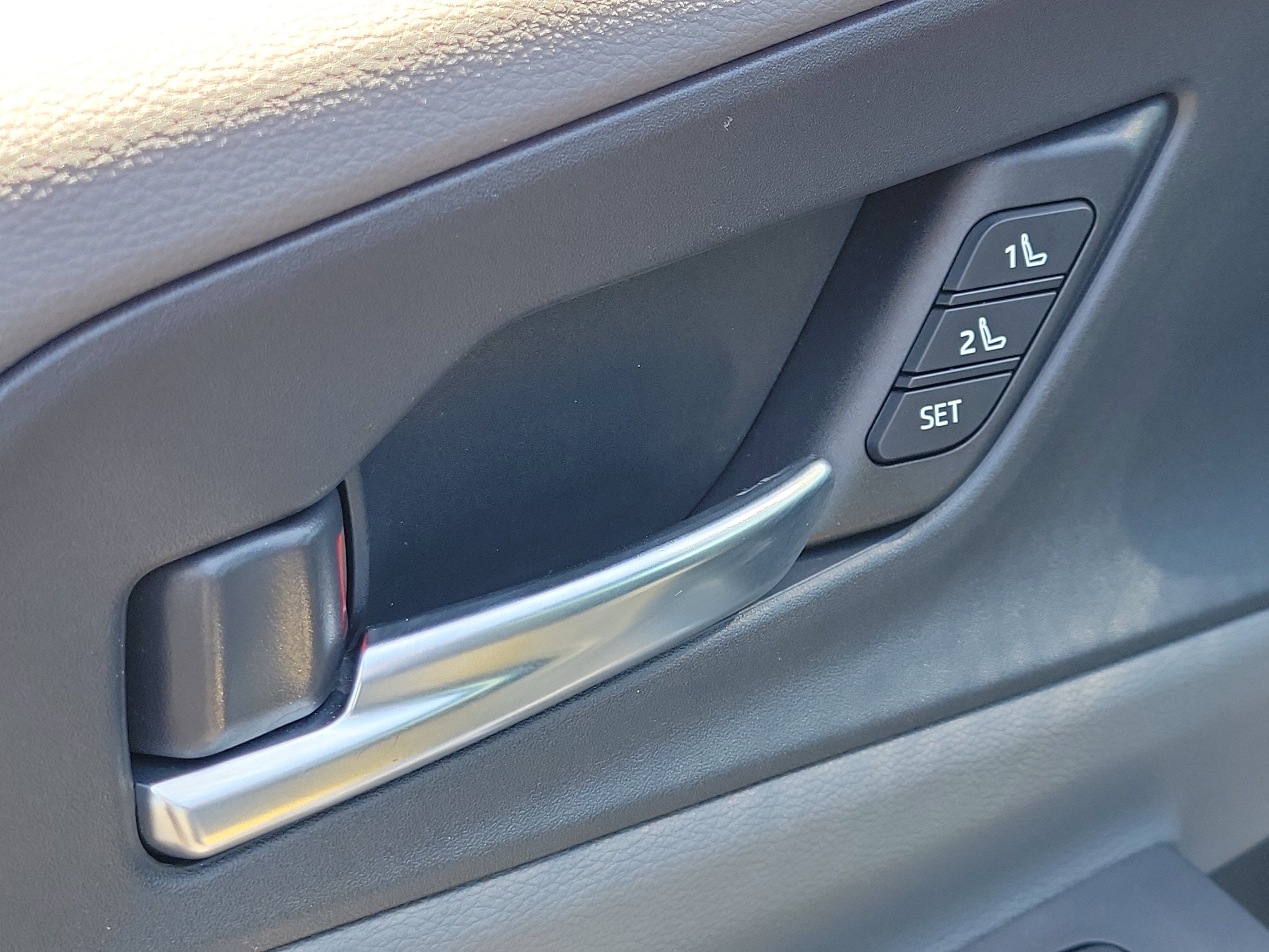 Used 2024 Toyota Prius Limited w/ Limited Premium Package FWD image 21