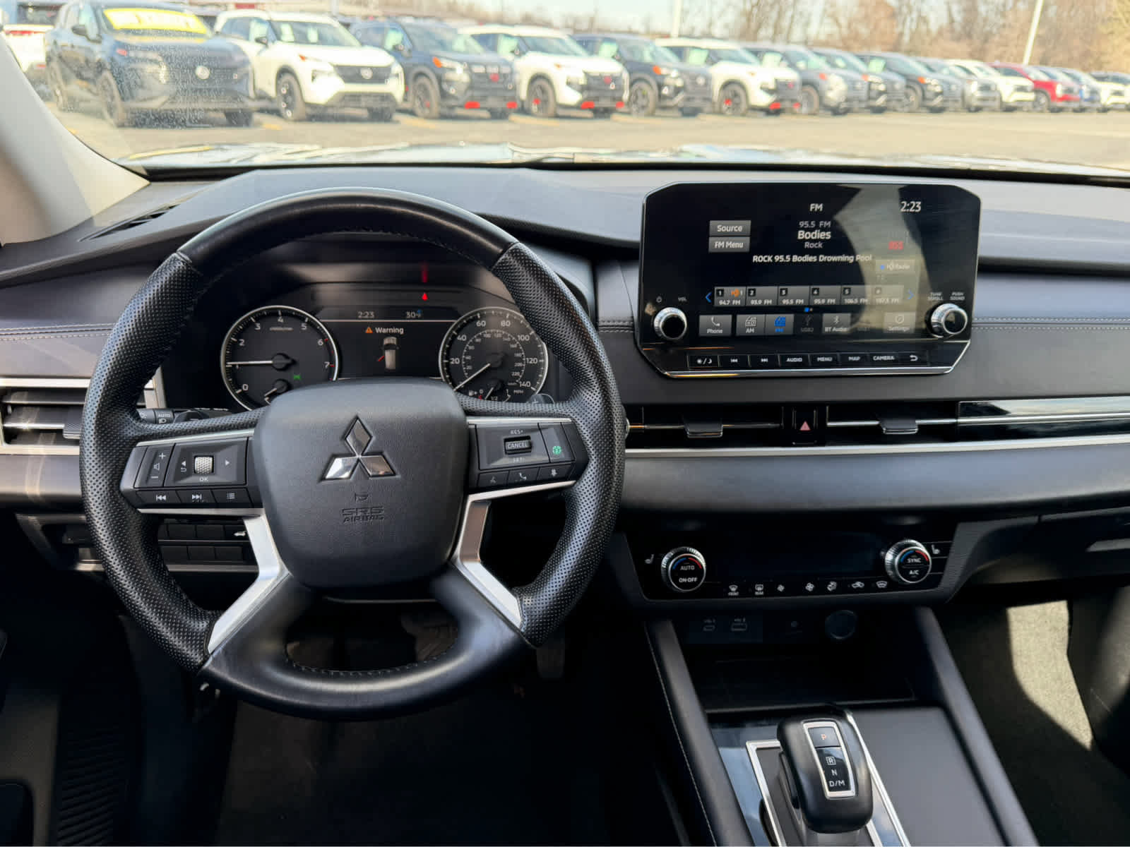 Used 2024 Mitsubishi Outlander SE AWD/4WD image 16