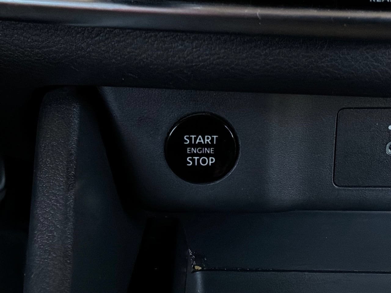 Used 2025 Nissan Rogue SV FWD image 28