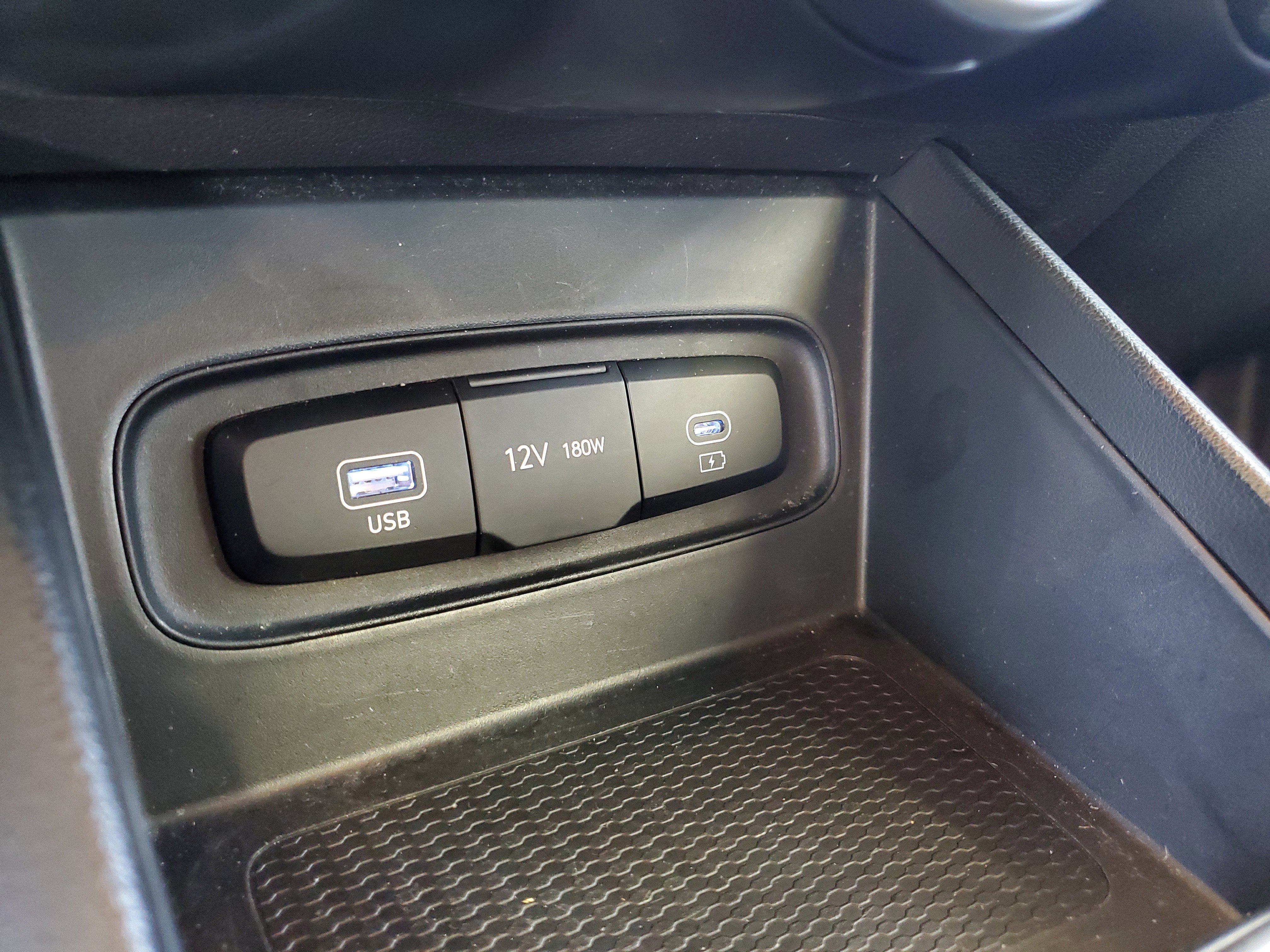 Used 2024 Hyundai Venue SEL FWD image 25