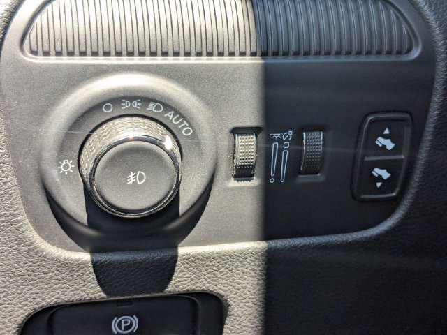 Used 2024 Jeep Wagoneer L Series II RWD image 26